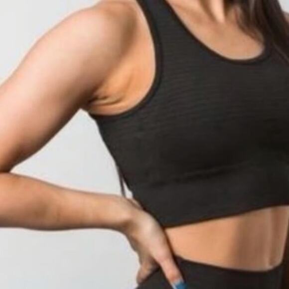 Alphalete Vault Sports Bra - Picture 6 of 7